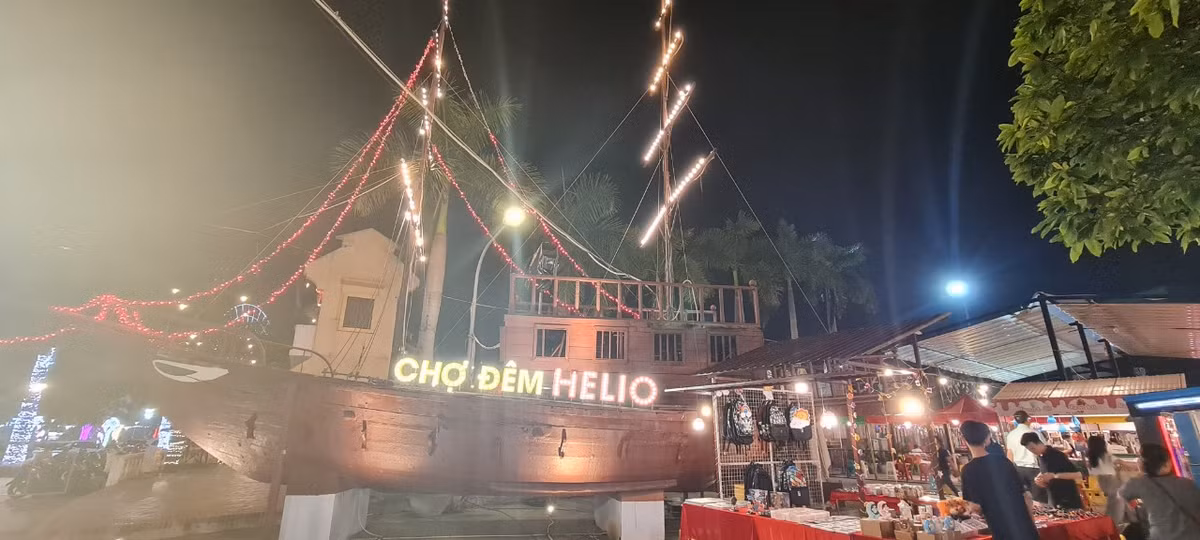 Ghé chợ đêm Helio, cùng khám phá không gian ẩm thực, mua sắm náo nhiệt của thành phố xinh đẹp và năng động này.