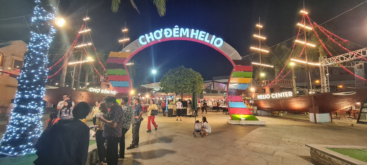  Chợ đêm Helio - thiên đường ẩm thực về đêm, tọa lạc trên đường 2/9, thuộc phường Hòa Cường Bắc, quận Hải Châu, TP. Đà Nẵng.