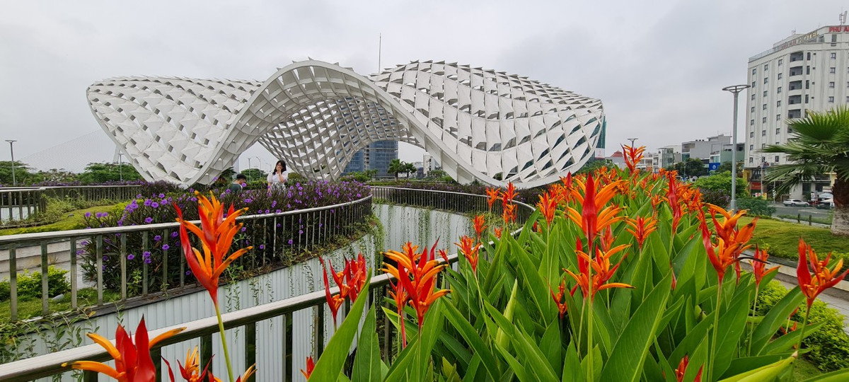 iến trúc mái vòm với ý tưởng "Cánh diều bay cao" tạo hình không gian sinh hoạt cộng đồng mở.