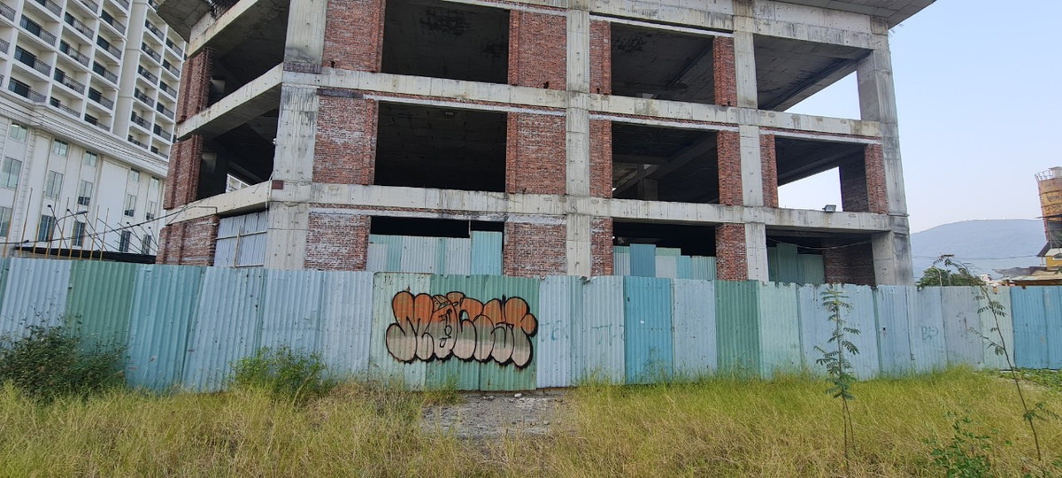 hung cảnh hoang tàn khiến nhiều người phải xót xa.