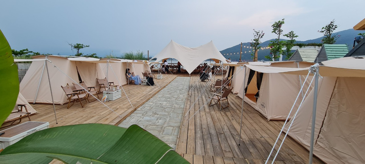 Camping cũng là dịch vụ được các bạn trẻ yêu thích.