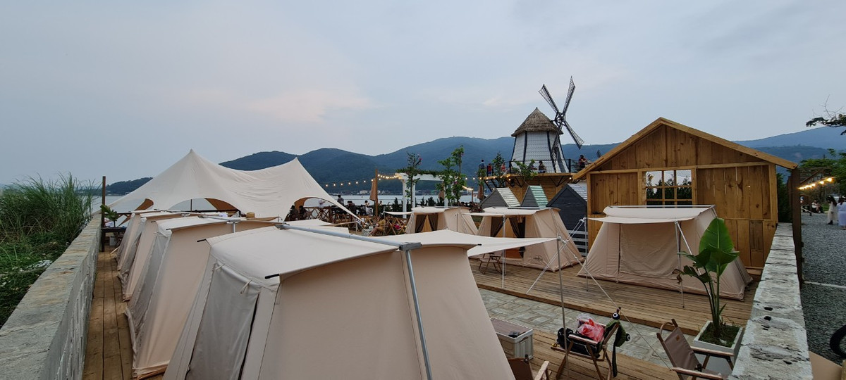 Khung cảnh lãng mạn giữa non nước trời mây...