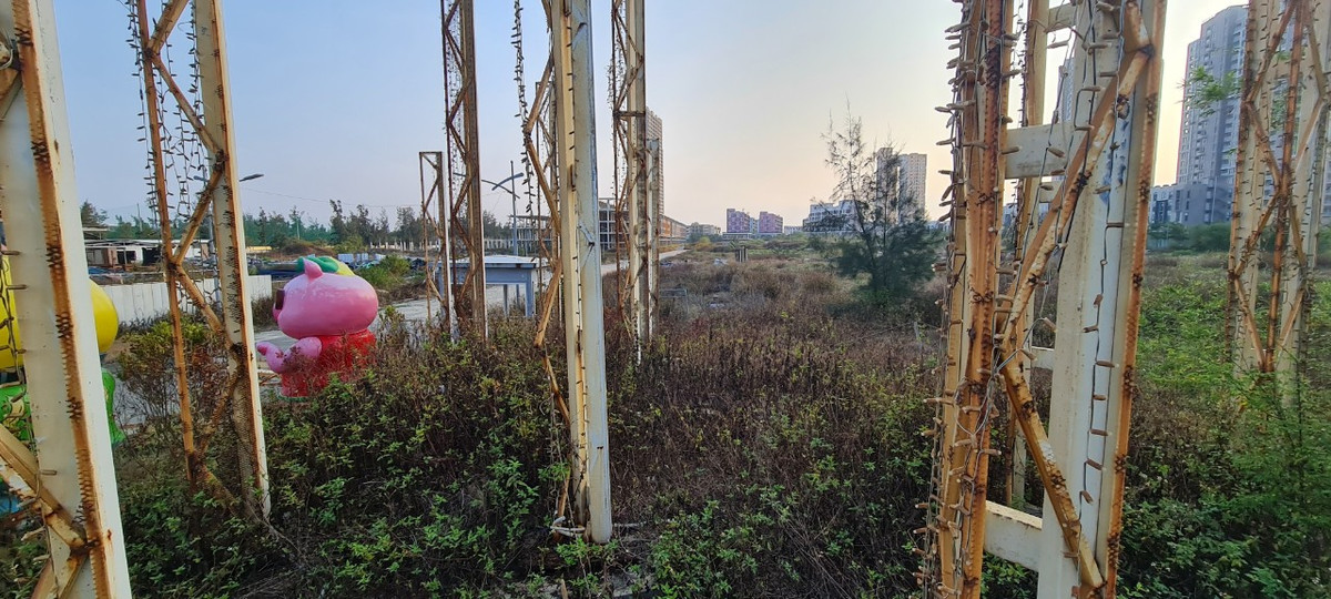 Được khởi công vào giữa năm 2016, dự án chia thành nhiều giai đoạn đầu tư.