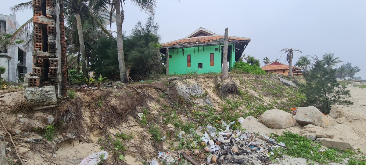 Vùng sạt lở lan rộng dần từ phía Nam ra hướng Bắc, kéo dài từ Cửa Đại đến An Bàng.