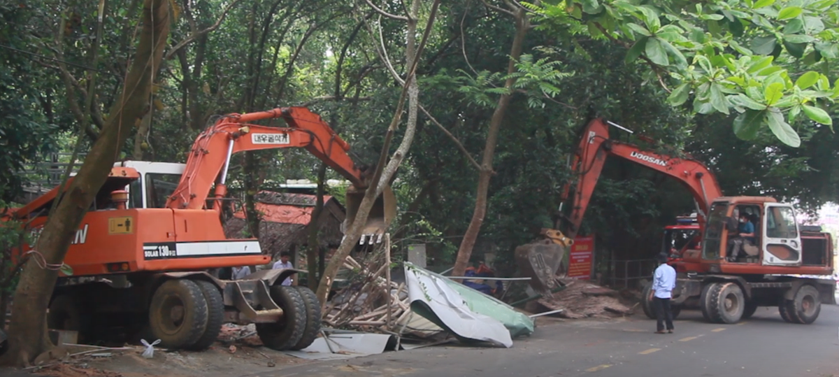 heo kế hoạch, trong đợt này, lực lượng chức năng quận Sơn Trà tiến hành cưỡng chế 5 nhà hàng, quán ăn của 5 hộ tại tiểu khu 62 và tiểu khu 64 thuộc bán đảo Sơn Trà.