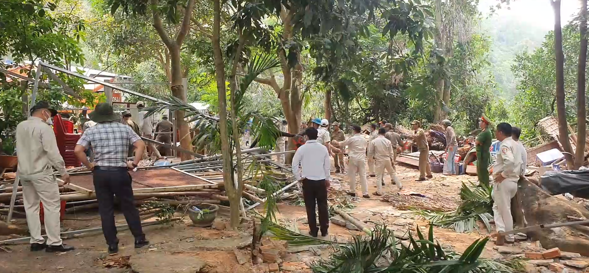 Từ năm 2016, Kết luận của Thanh tra thành phố Đà Nẵng đã chỉ ra trên bán đảo Sơn Trà có 68 trường hợp xây dựng trái phép buộc phải tháo dỡ, khôi phục hiện trạng ban đầu.