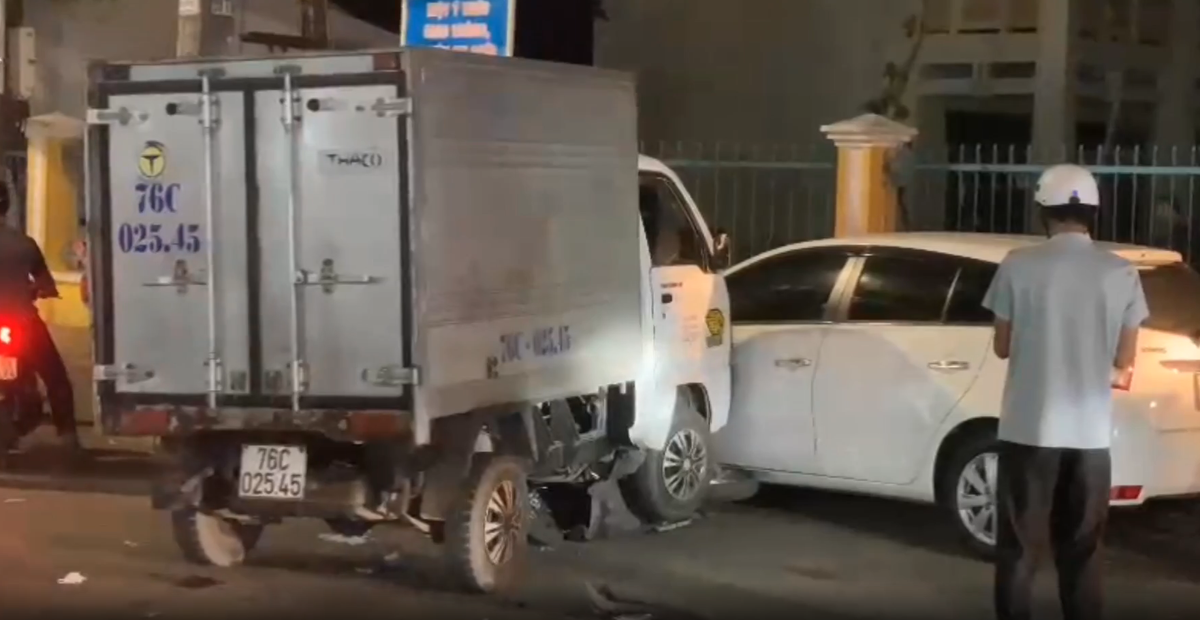 Quang Ngai: Xe tai mat lai tong hang loat xe may-Hinh-2