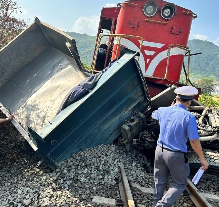 Lúc xảy ra tại nạn, vị trí tại đừờng ngang có cảnh báo tự động vẫn đang hoạt động bình thường.