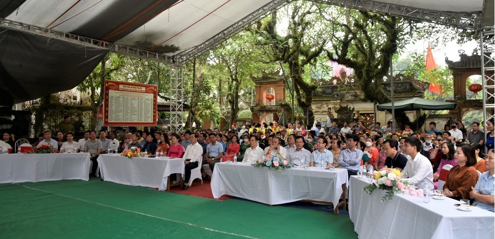 Sáng 29/4, tại Di tích Lịch sử - Văn hóa cấp Quốc gia đền Hồng Sơn, thành phố Vinh (Nghệ An) long trọng tổ chức Lễ Giỗ Tổ Hùng Vương.