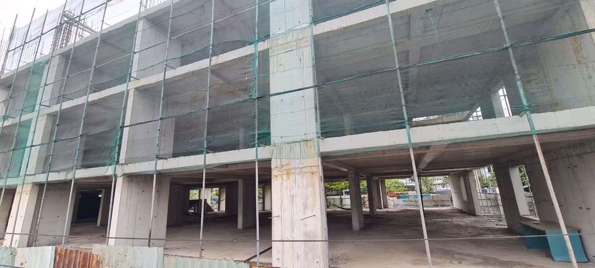 Những ngày gần đây, tại công trình được cho là đang triển khai thi công xây dựng, không một bóng dáng công nhân.