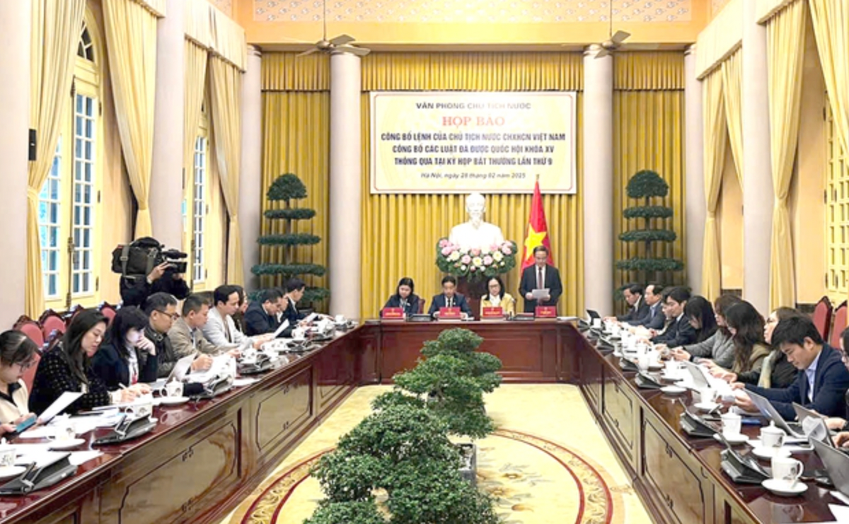 Công bố Lệnh của Chủ tịch nước đối với 3 luật Cong bo Lenh cua Chu tich nuoc doi voi 3 luat