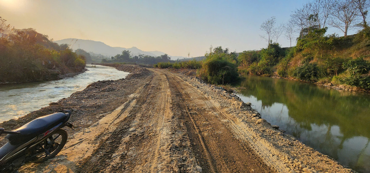 “Nong” khai thac cat soi long song Bua: Cong ty Song Bien bi to nhieu sai pham? [ky1]