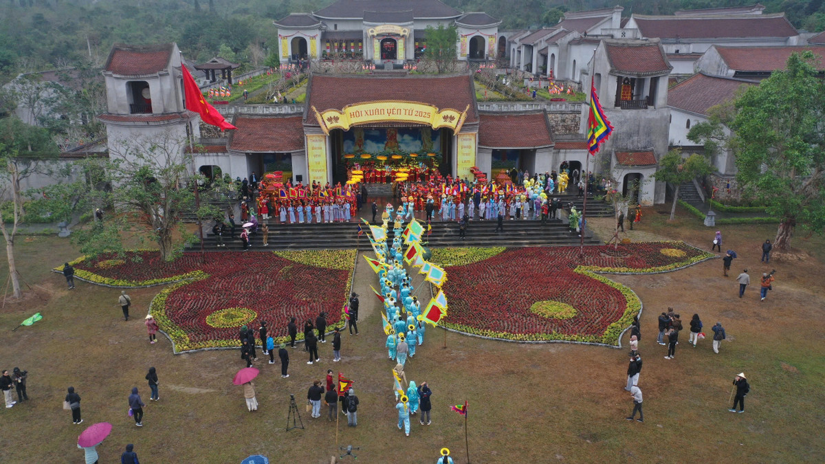 Ngay trong ngày khai hội, đã có hàng nghìn tăng ni, Phật tử, nhân dân và khách du lịch hành hương về Yên Tử. Để phục vụ chu đáo nhu cầu du khách, TP Uông Bí và Ban Trị sự Giáo hội Phật giáo Việt Nam tỉnh Quảng Ninh đã có sự chủ động, chu đáo, xây dựng kế hoạch tổ chức lễ khai hội xuân, đón khách tham quan Yên Tử.