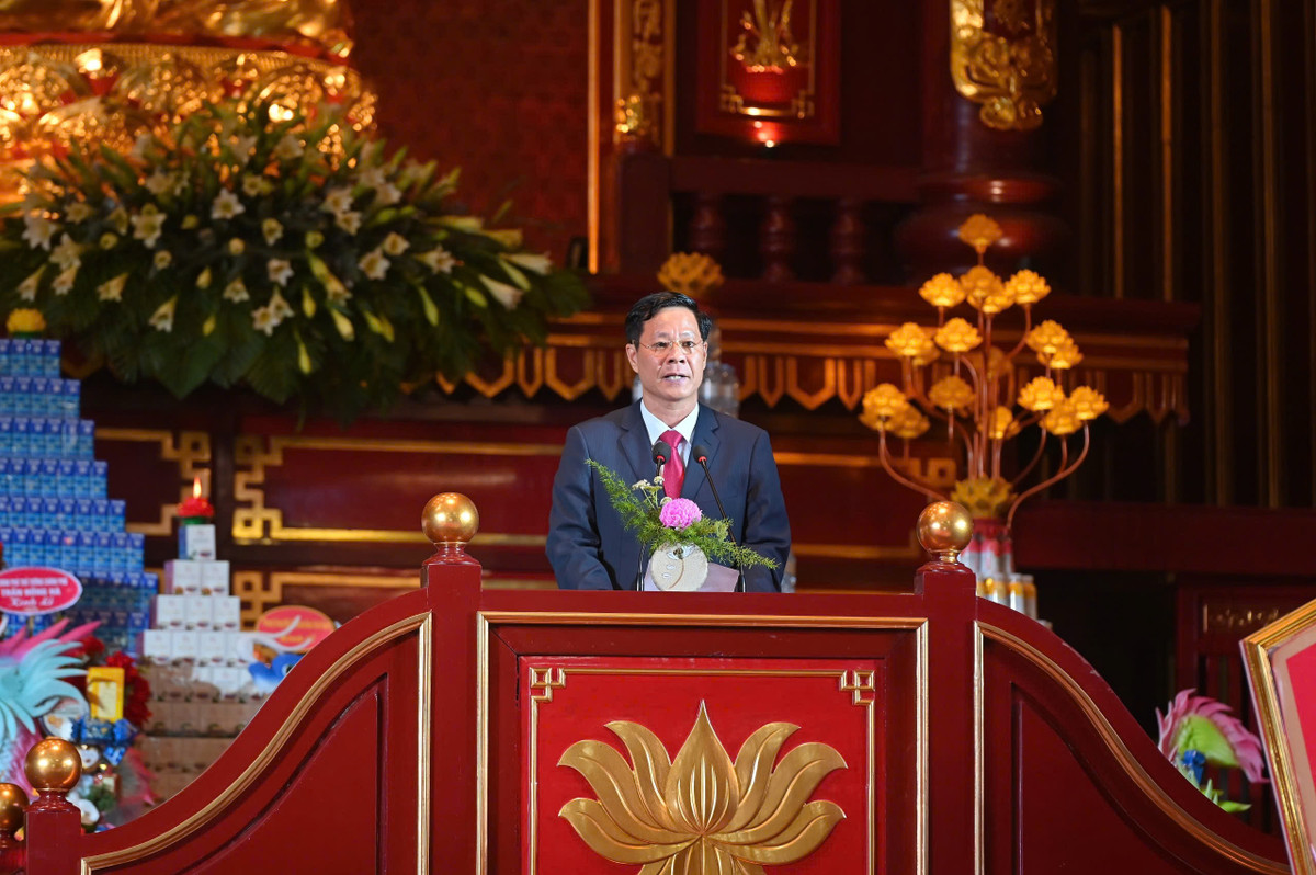 Chủ tịch UBND TP. Uông Bí Phạm Tuấn Đạt phát biểu tại lễ khai hội.