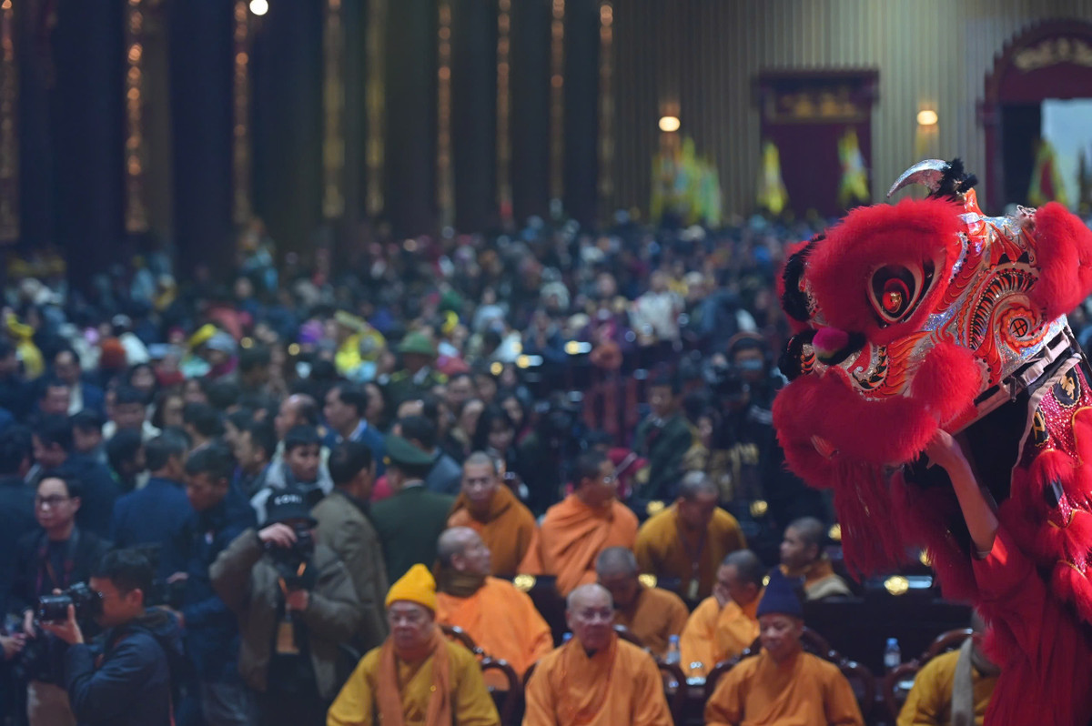 Ngoài phần lễ được tổ chức trang trọng, Hội Xuân Yên Tử năm nay có các hoạt động văn hoá đặc sắc như: Đêm Hội hoa đăng, cầu nguyện Quốc thái dân an; tổ chức các trò chơi dân gian, biểu diễn văn nghệ truyền thống tại khu vực Làng Nương Yên Tử; biểu diễn nghệ thuật, múa rồng, lân, võ thuật cổ truyền; trưng bày, triển lãm tranh, ảnh tuyên truyền, quảng bá về các giá trị và vẻ đẹp hùng vĩ, linh thiêng của Yên Tử, ẩm thực của đồng bào dân tộc Dao Thanh Y dưới chân núi Yên Tử...