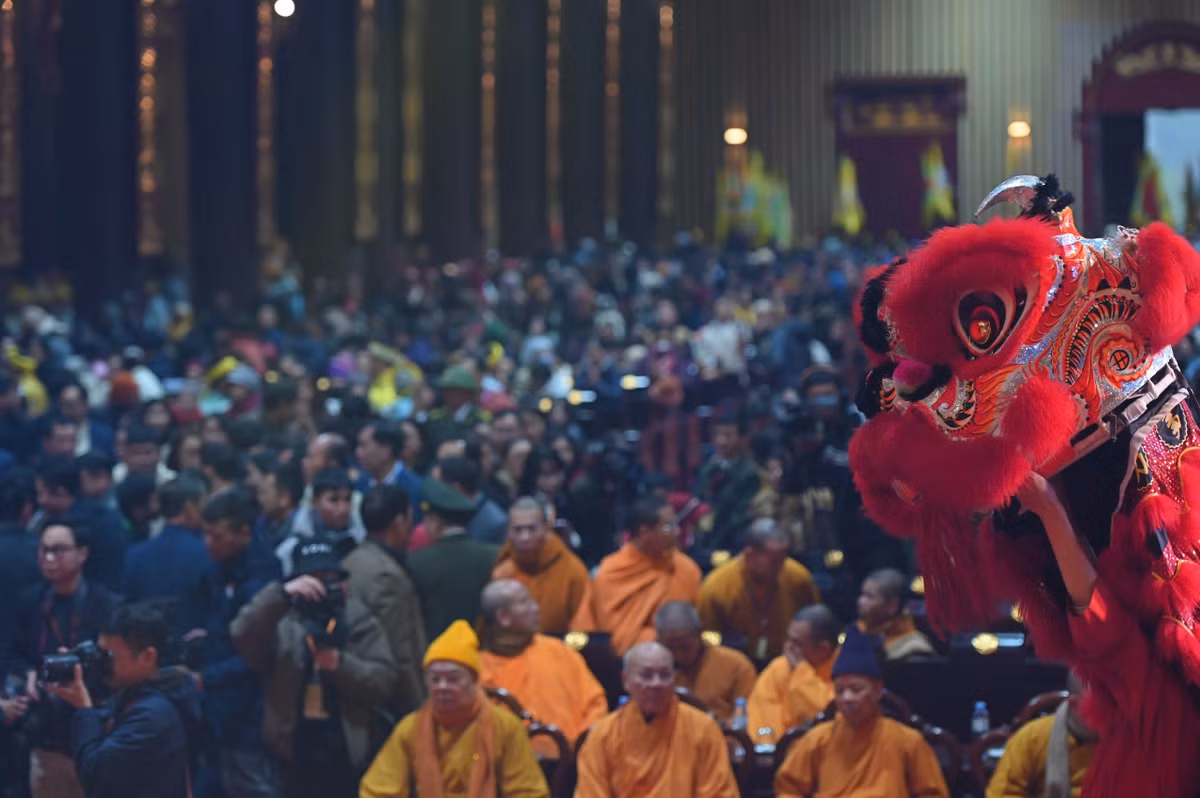 Ngoài phần lễ được tổ chức trang trọng, Hội Xuân Yên Tử năm nay có các hoạt động văn hoá đặc sắc như: Đêm Hội hoa đăng, cầu nguyện Quốc thái dân an; tổ chức các trò chơi dân gian, biểu diễn văn nghệ truyền thống tại khu vực Làng Nương Yên Tử; biểu diễn nghệ thuật, múa rồng, lân, võ thuật cổ truyền; trưng bày, triển lãm tranh, ảnh tuyên truyền, quảng bá về các giá trị và vẻ đẹp hùng vĩ, linh thiêng của Yên Tử, ẩm thực của đồng bào dân tộc Dao Thanh Y dưới chân núi Yên Tử...