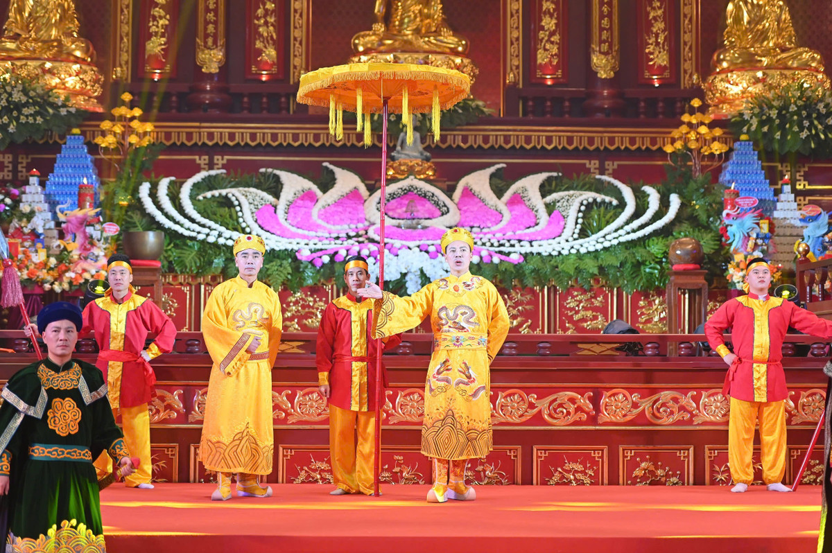 Lễ khai hội xuân Yên Tử được tổ chức vào ngày 10 tháng Giêng hàng năm đã trở thành một nét đẹp văn hóa của dân tộc Việt Nam, thể hiện sâu sắc truyền thống “Uống nước, nhớ nguồn”, là nơi hội tụ và lan tỏa những giá trị tốt đẹp ngàn đời mà các thế hệ cha ông ta đã để lại.