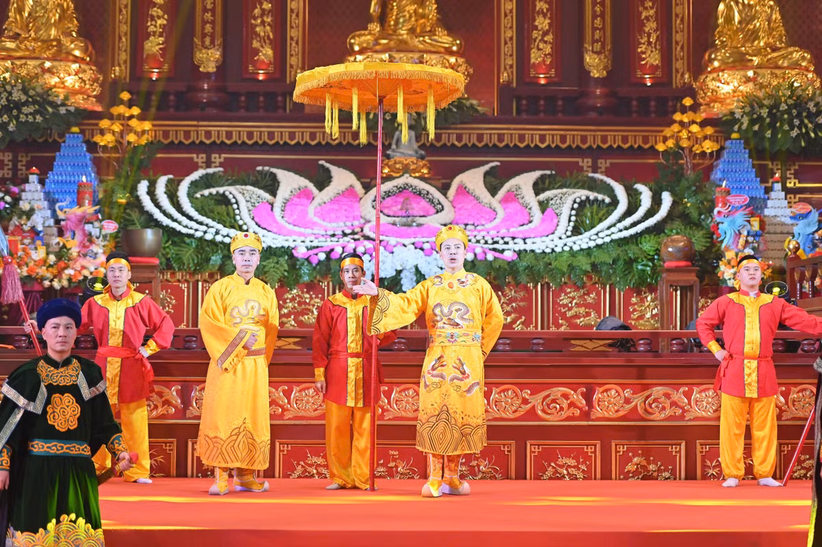 Lễ khai hội xuân Yên Tử được tổ chức vào ngày 10 tháng Giêng hàng năm đã trở thành một nét đẹp văn hóa của dân tộc Việt Nam, thể hiện sâu sắc truyền thống “Uống nước, nhớ nguồn”, là nơi hội tụ và lan tỏa những giá trị tốt đẹp ngàn đời mà các thế hệ cha ông ta đã để lại.