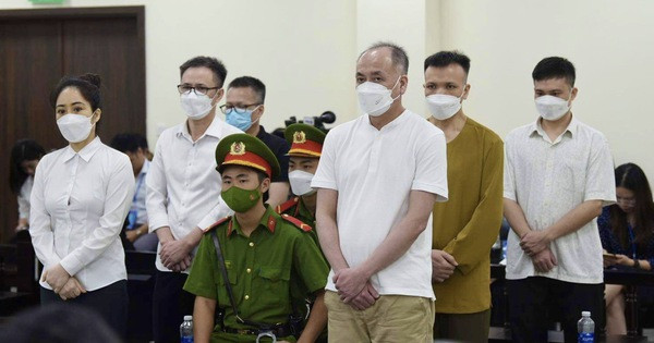  Hai cựu công an nhận tiền chạy án 60 tỷ đồng: Ngày 19/7/2022, Tòa án nhân dân thành phố Hà Nội đã tuyên phạt Lê Thanh An và Bùi Trung Kiên, hai cựu cán bộ (C03, Bộ Công an), lần lượt bị phạt 6 và 9 năm tù trong vụ lừa "chạy án" gần 60 tỷ đồng cho nguyên Giám đốc Bệnh viện TP Thủ Đức Nguyễn Minh Quân. Bản án xác định, đầu năm 2021, khi cơ quan Công an xác minh các hoạt động liên quan đấu thầu ở Bệnh viện TP Thủ Đức, ông Nguyễn Minh Quân (khi đó là Giám đốc Bệnh viện) lo sợ bị phát hiện ra các sai phạm nên đã liên hệ nhờ các bị cáo trong vụ án “chạy án” giúp. 