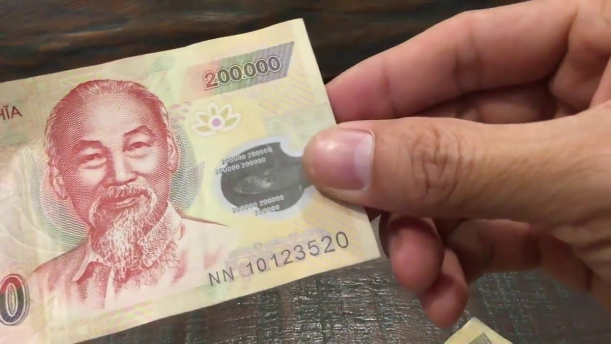 Mặc dù biết Phong vừa gây tội ác đặc biệt nghiêm trọng, nhưng Lưu không trình báo cơ quan công an mà còn tiếp tay, đưa cho anh trai 200 nghìn đồng để người này bỏ trốn. Khi đi, Phong vớ vội điện thoại nên đã lấy nhầm máy của Lưu và bỏ lại chiếc máy cướp được sau khi sát hại anh L ở nhà. Chính nhờ sự che giấu của Lưu, kẻ ra tay sát hại anh L sau đêm tân hôn đã trốn một hơi thật xa, khiến công tác điều tra, truy xét của Công an Hải Phòng gặp muôn vàn khó khăn. (Ảnh minh họa, nguồn Internet) 