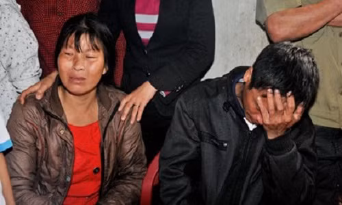 Be trai ba tuoi tu vong tai cho sau tiem o Ha Tinh-Hinh-2