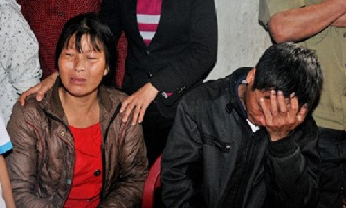 Be trai ba tuoi tu vong tai cho sau tiem o Ha Tinh-Hinh-2