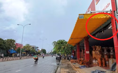 Bat nhom cuop dam vo chong o TP HCM vi co gianh lai tui xach-Hinh-2