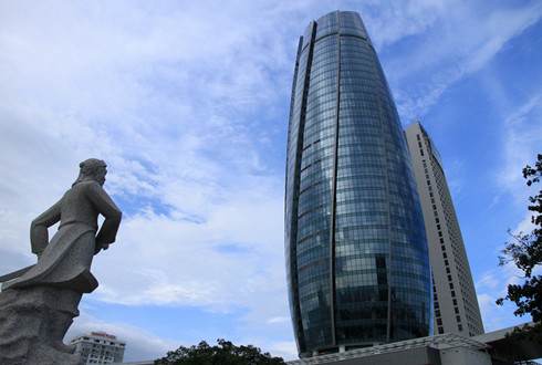 Trên đỉnh tòa nhà được xây dựng kết cấu bằng thép, phủ kính. Đây là khu vực được dành cho hệ thống kỹ thuật và một phần trên đỉnh cao nhất dự kiến sẽ thành nơi giải trí, ngắm Đà Nẵng từ trên cao cho người dân và du khách đến tham quan Đà Nẵng.