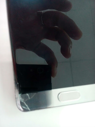 Mua Samsung Note 7 o The Gioi Di Dong, khach ngam qua dang-Hinh-2