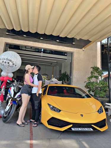 Tuy nhiên, vì cư dân mạng phản ánh nhiều nên Huỳnh Như dự định nửa tháng nữa sẽ bắt đầu chạy chiếc xe tiền tỉ này, và làm các video về việc cho Vespa Dior thử sức trên các loại địa hình để chiều lòng các fan theo dõi kênh của mình.