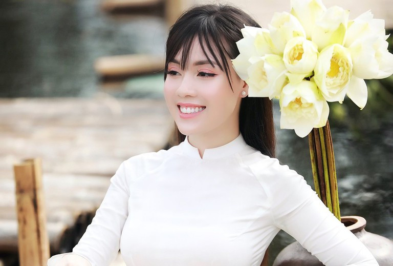 Hiện Hà My đang sở hữu học vị Thạc sĩ và đang là giảng viên tiếng Pháp của trường Đại học Ngoại ngữ - Đại học Quốc gia Hà Nội.