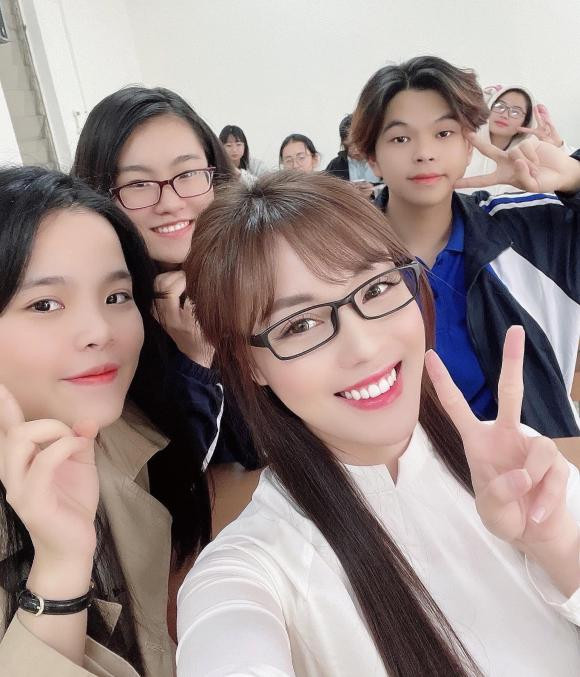 Xóa tan hoài nghi này, mới đây nữ giảng viên Âu Hà My đăng loạt ảnh trên giảng đường.