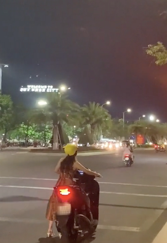 Chứng kiến cảnh tượng hội chị em chân ngắn đánh đu với những chiếc xe yên cao, các anh có để lại lời khuyên rằng không nên chọn những dòng xe máy vừa to cao vừa nặng.