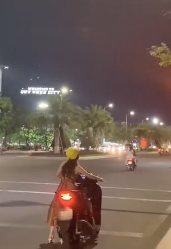 Chứng kiến cảnh tượng hội chị em chân ngắn đánh đu với những chiếc xe yên cao, các anh có để lại lời khuyên rằng không nên chọn những dòng xe máy vừa to cao vừa nặng.