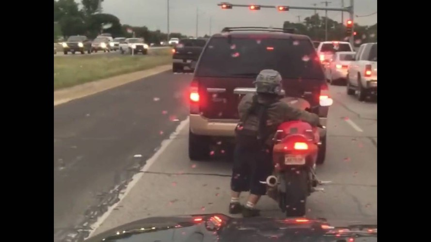 Một thanh niên quá thấm nhưng lại có đam mê với xe phân khối lớn và cái kết thật cám cảnh.