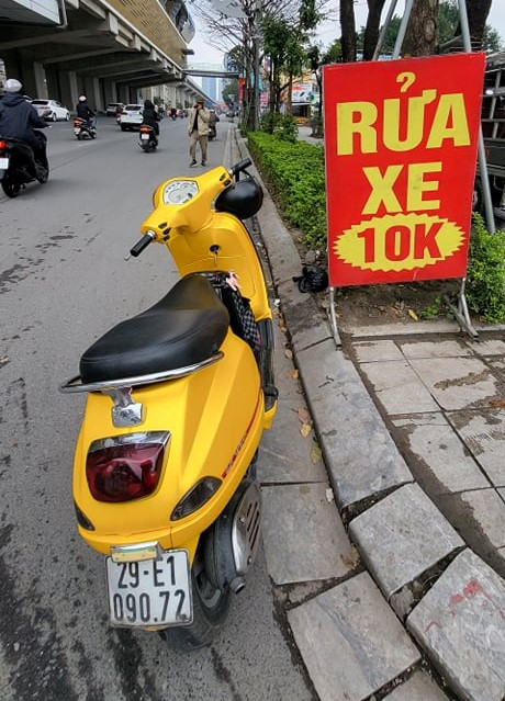 Với những chiếc xe máy, giá cả rửa xe năm nay có phần tăng nhẹ khi có nơi chỉ tăng giá là 30.000/ xe.