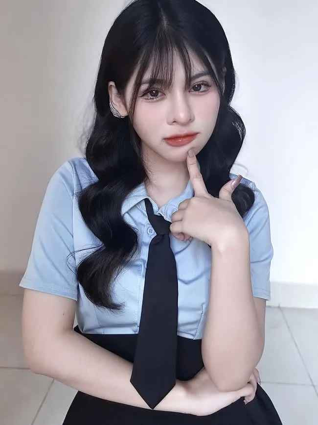 Thời điểm ấy, dù đã viết tâm thư dài gửi tới fan và những người quan tâm nhưng chưa đủ để Kim Ngân xoa dịu sự bức xúc của dân mạng nên phải ẩn mình một thời gian.