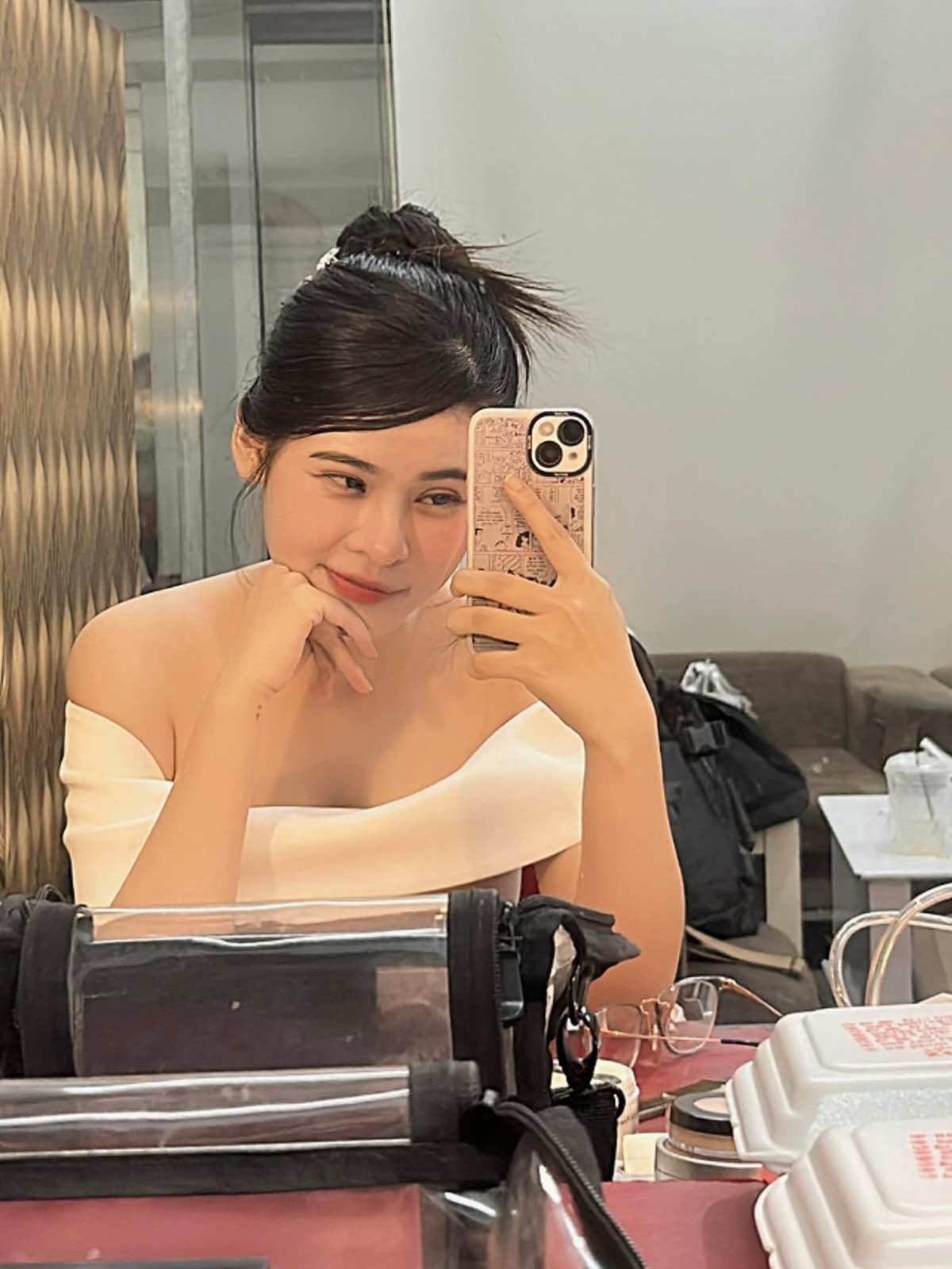 Gương mặt ưa nhìn cùng cách bình luận có lửa là điểm nhấn của Kim Ngân được các fan của tựa game Liên Quân Mobile còn nhớ.