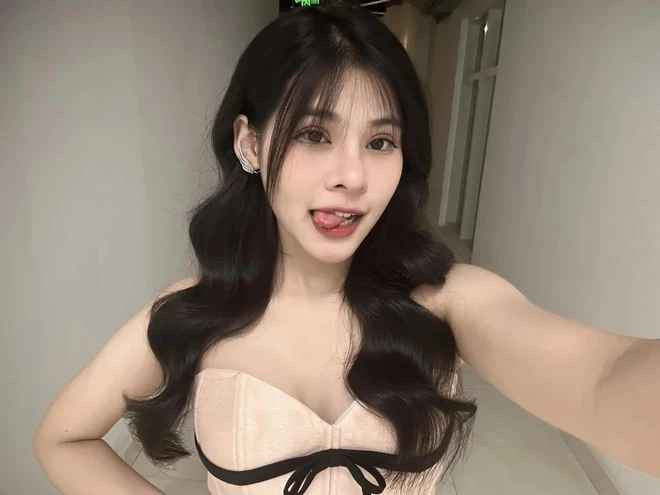 Với sự thông minh và duyên dáng trong cách dẫn dắt, Kim Ngân từng là một trong những gương mặt MC được yêu thích trong các sự kiện liên quan đến tựa game quốc dân Liên Quân Mobile.