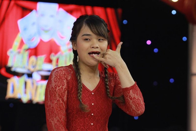 Sau 3 năm nổi tiếng, Phạm Ngân Thảo (sinh năm 1992, được biết đến với biệt danh " thánh sún") giờ đã khác. Cô hiện đang đảm nhận vai trò giám đốc thương mại của một công ty mỹ phẩm.