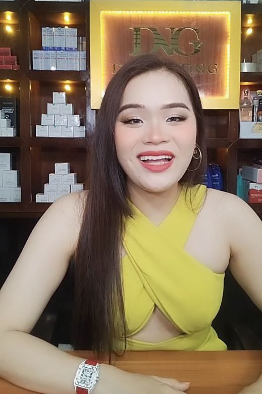 Tuy nhiên "nhìn vậy mà không phải vậy" khi kiểu tóc của Ngọc Trinh đã biến Ngân Thảo nhìn như "bà thím". Bản thân cô cũng cảm thấy thất vọng khi bày tỏ: "Sao em cũng làm giống người ta mà nó lạ quá".