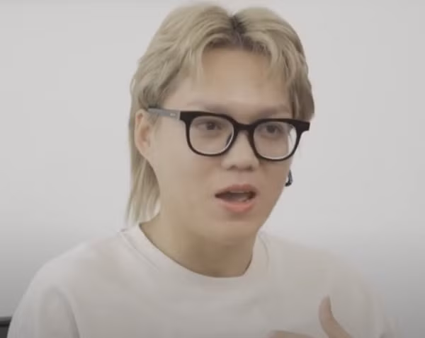 Thậm chí, Phạm Thoại còn tỏ thái độ gay gắt với gia đình, tự làm đủ mọi việc để kiếm tiền đi học.