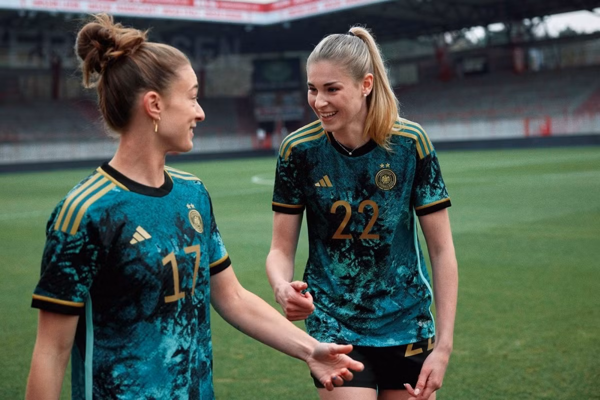 Áo đấu đội tuyển Đức.