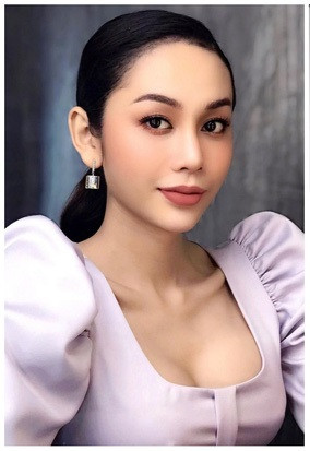 Cách đây ít giờ, hot girl chuyển giới - Lương Mỹ Kỳ khiến dân tình xôn xao khi chia sẻ hình ảnh đôi chân bầm dập và sưng tấy.