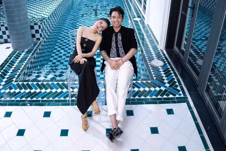 Tuy nhiên, ít người biết trước khi có cuộc sống sang - xịn - mịn như bây giờ, gia đình Minh Nhựa từng trải qua quãng thời gian cơ cực.