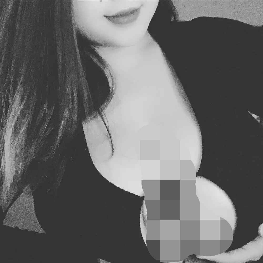 Mỗi khoảnh khắc đăng tải nhận về vô số bình luận trái chiều, thế nhưng hot girl ngực khủng Thu Trang chọn cách bỏ qua mọi lời bàn tán.