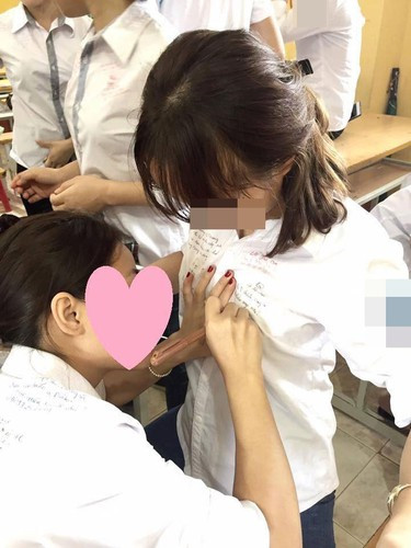 Có bình luận cho rằng đây chỉ hành động trêu đùa của tuổi học trò nhưng nên biết rằng trò đùa này rất phản cảm, có thể gây ảnh hưởng người xung quanh.