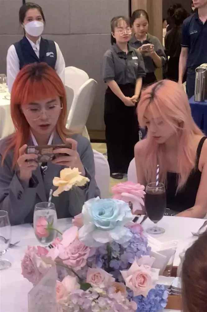 Ban gai dong gioi cua MisThy lo nhan sac bi chup len