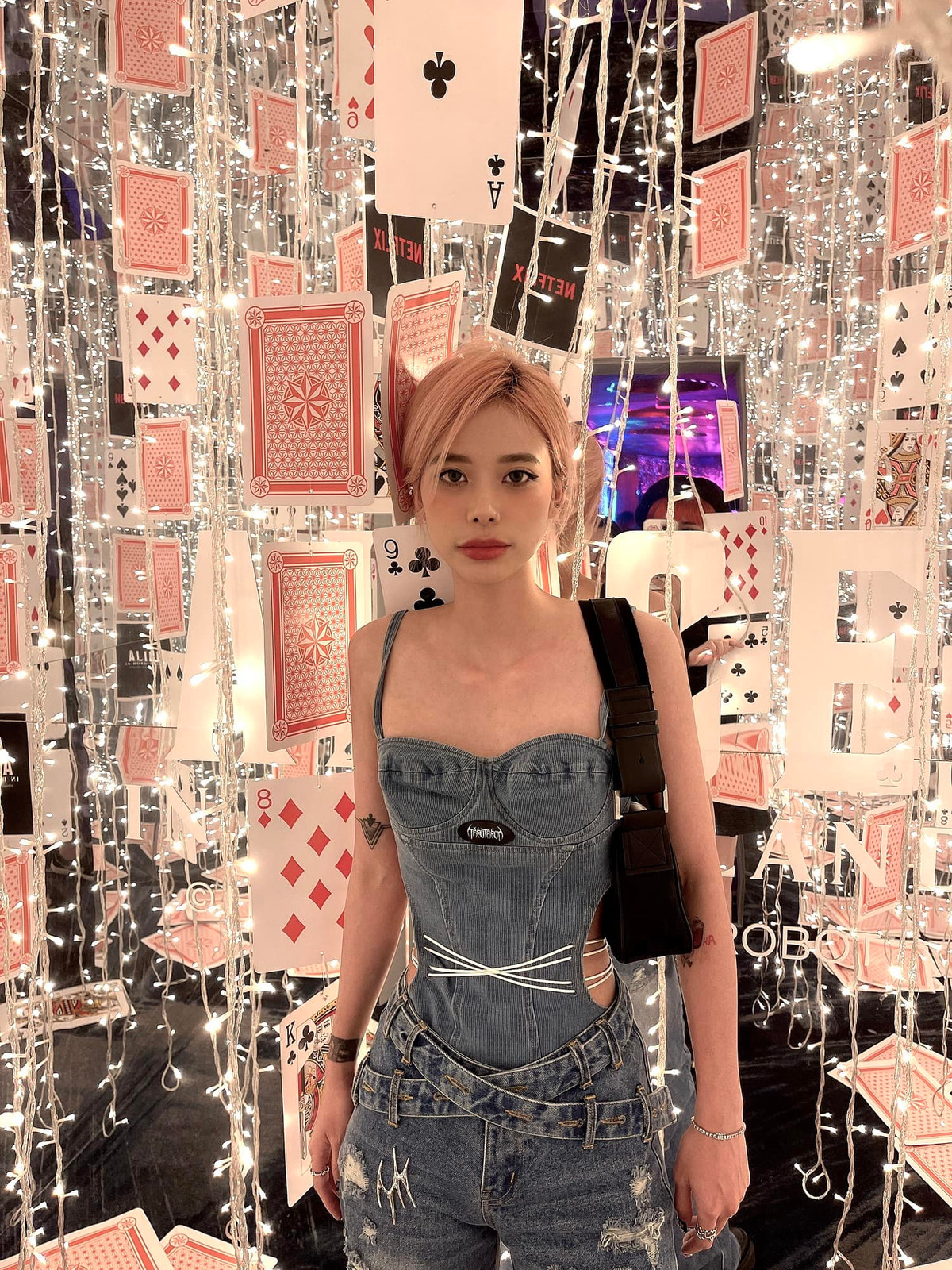 MisThy sau đó nhận mọi lỗi lầm xuất phát từ phía cô. Trong khoảng thời gian diễn cùng Dịp, cô đã không phân biệt được đâu là đời thực, đâu là trong game nên đã để việc không hay xảy ra.