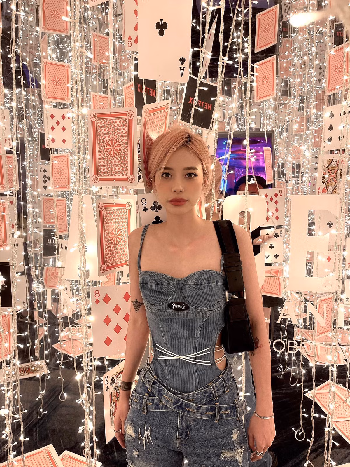 MisThy sau đó nhận mọi lỗi lầm xuất phát từ phía cô. Trong khoảng thời gian diễn cùng Dịp, cô đã không phân biệt được đâu là đời thực, đâu là trong game nên đã để việc không hay xảy ra.